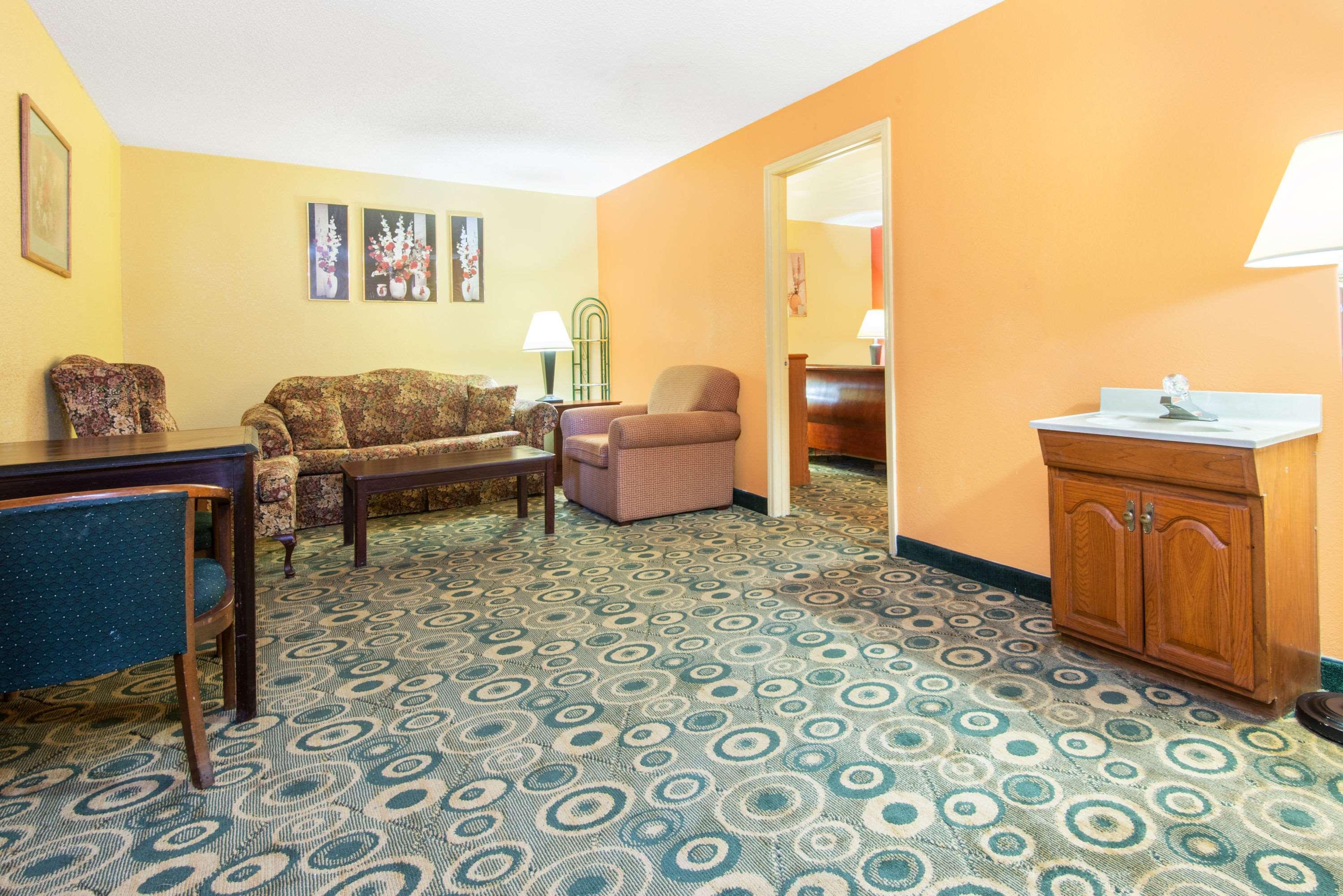 Days Inn By Wyndham Opelika Εξωτερικό φωτογραφία